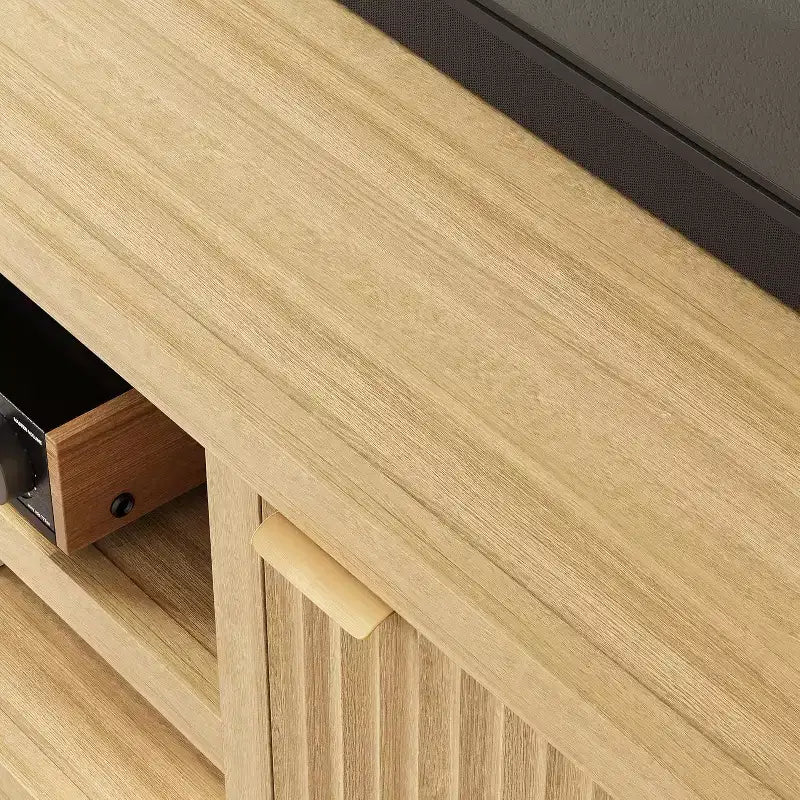 Meuble TV cannelé en bois avec étagères réglables pour téléviseurs jusqu'à 80 pouces