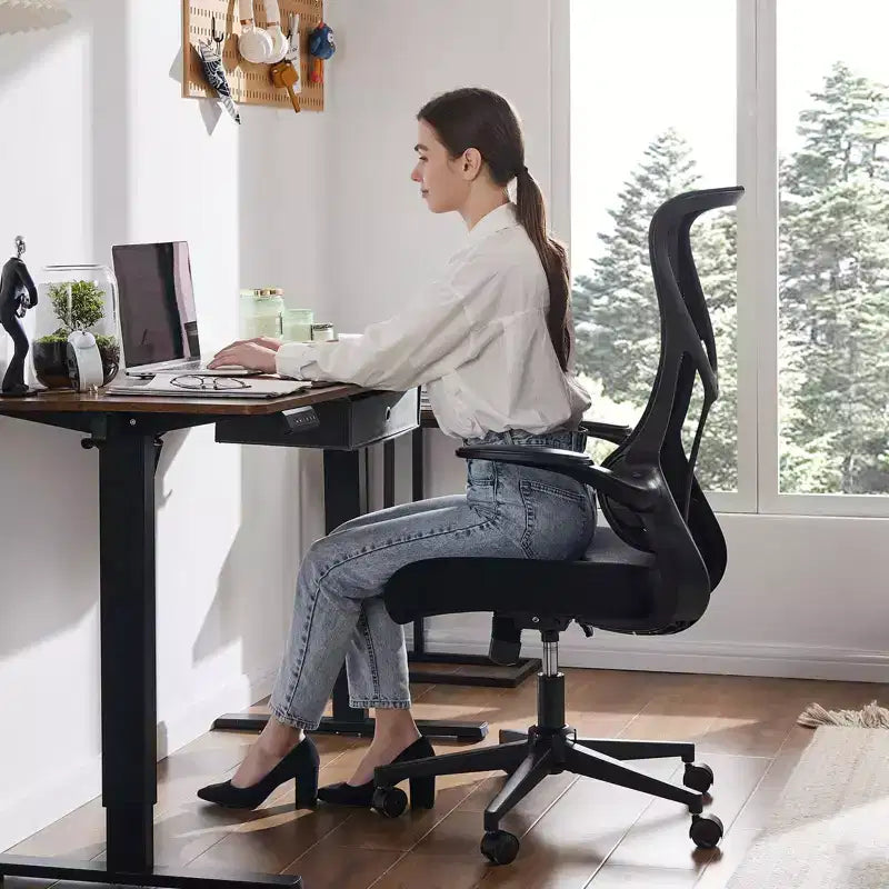 Chaise de bureau pivotante en maille réglable avec accoudoirs, hauteur d'assise de 25 po