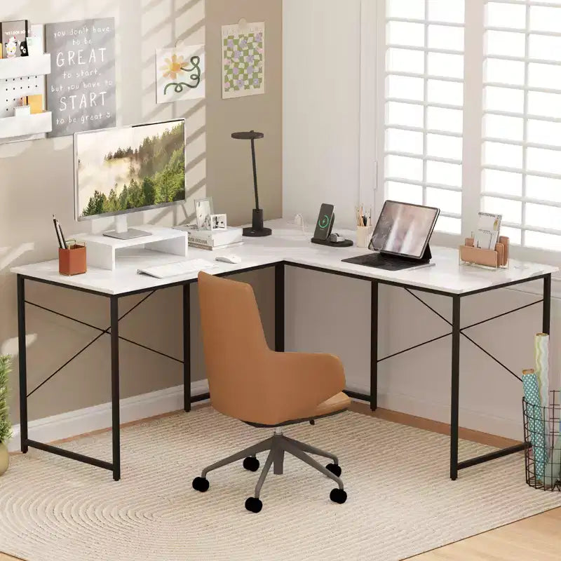 Bureau d'angle en métal pour 2 personnes avec prises électriques et étagère pour écran 95"L 56 lb