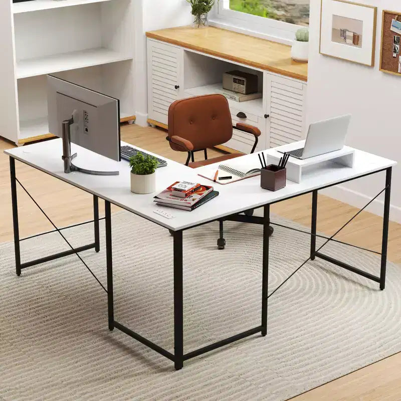 Bureau d'angle en métal pour 2 personnes avec prises électriques et étagère pour écran 95"L 56 lb