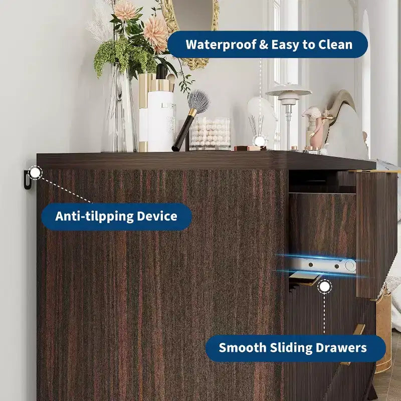 Commode cannelée en MDF à 7 tiroirs 137 cm L 60,3 kg