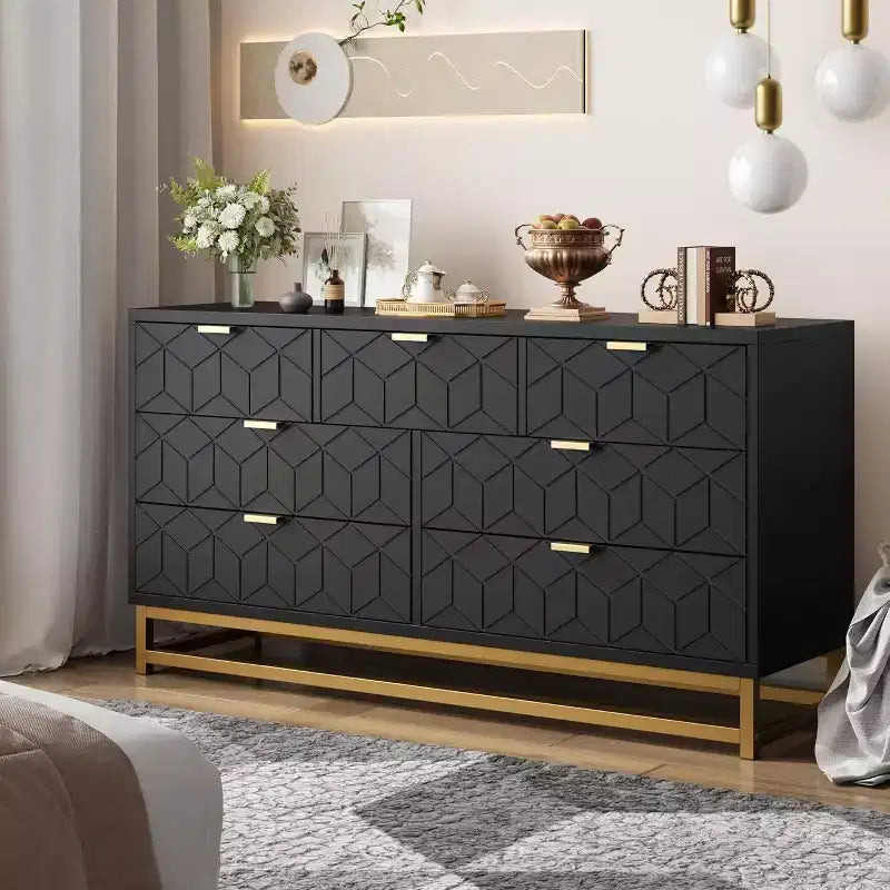 Commode cannelée en composite de bois avec poignées dorées et pieds en métal 53,5"L
